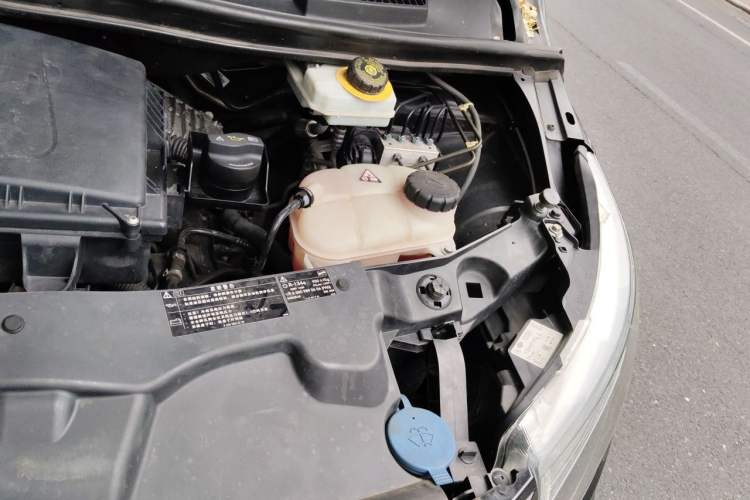 Used Mercedes-Benz Vito 2018 2.0T Business Version China V Emission Standard Engine Bay Left