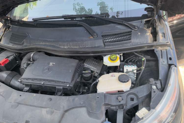 Used Mercedes-Benz Vito 2018 2.0T Business Version China VI Emission Standard Engine Bay Left