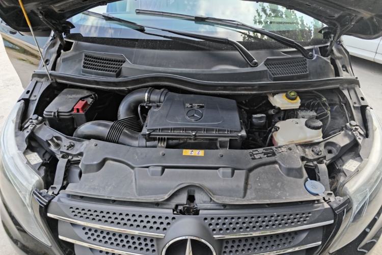 Used Mercedes-Benz Vito 2018 2.0T Business Version China VI Emission Standard Engine Bay