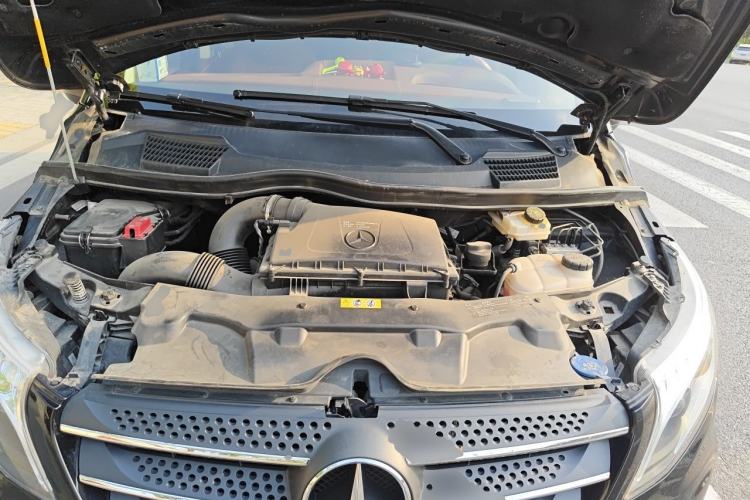Used Mercedes-Benz Vito 2018 2.0T Business Version China V Emission Standard Engine Bay