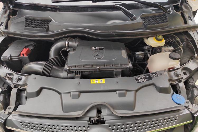 Used Mercedes-Benz Vito 2018 2.0T Business Version China V Emission Standard Engine Bay