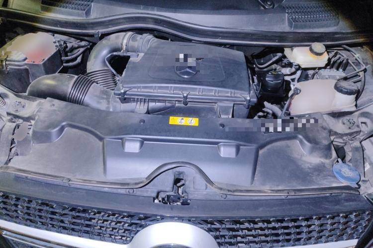Used Mercedes-Benz Vito 2018 2.0T Elite Version 7 Seats China VI Emission Standard Engine Bay