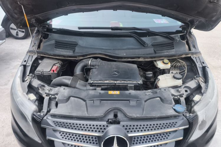 Used Mercedes-Benz Vito 2018 2.0T Business Version China V Emission Standard Engine Bay