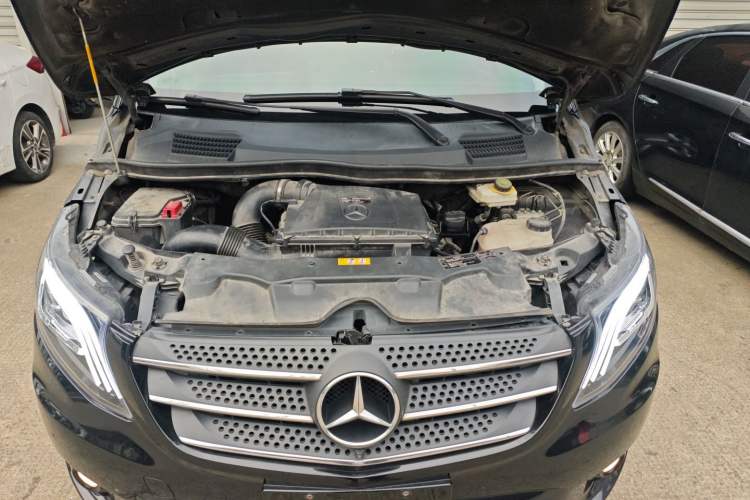 Used Mercedes-Benz Vito 2018 2.0T Business Version China V Emission Standard Engine Bay