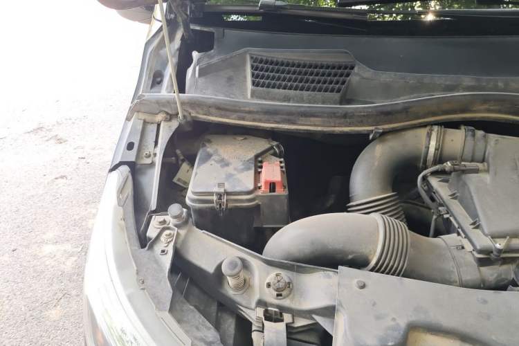 Used Mercedes-Benz Vito 2018 2.0T Business Version China VI Emission Standard Engine Bay Right