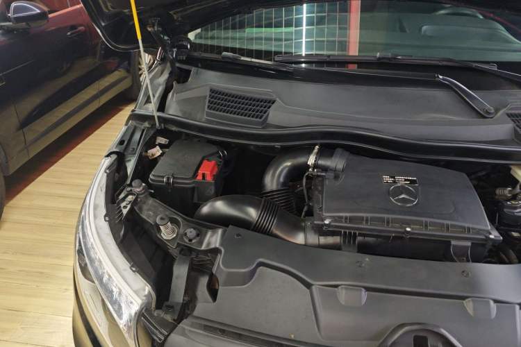Used Mercedes-Benz Vito 2018 2.0T Elite Version 7 Seats China V Emission Standard Engine Bay Right