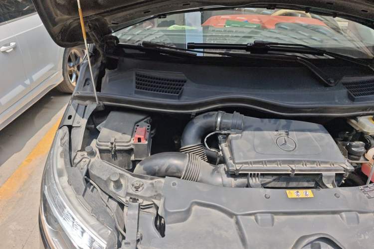 Used Mercedes-Benz Vito 2018 2.0T Business Version China V Emission Standard Engine Bay Right