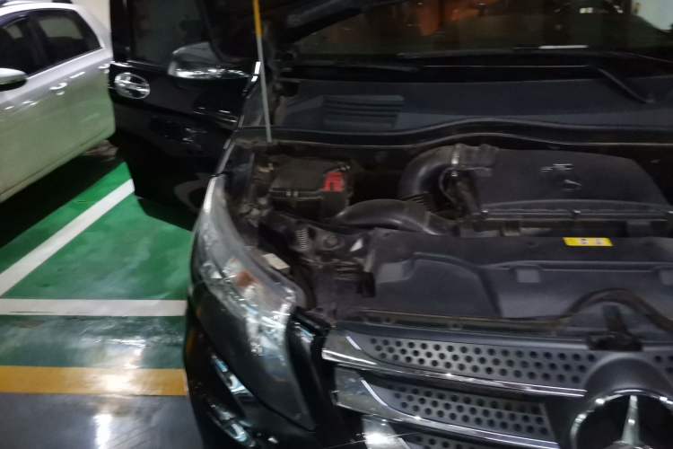 Used Mercedes-Benz Vito 2018 2.0T Business Version China V Emission Standard Engine Bay Right