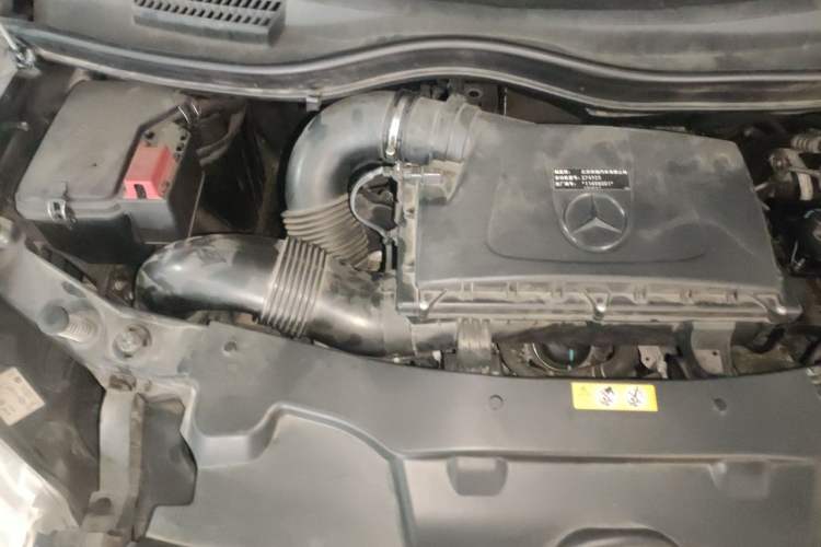Used Mercedes-Benz Vito 2018 2.0T Elite Version 7 Seats China VI Emission Standard Engine Bay Right