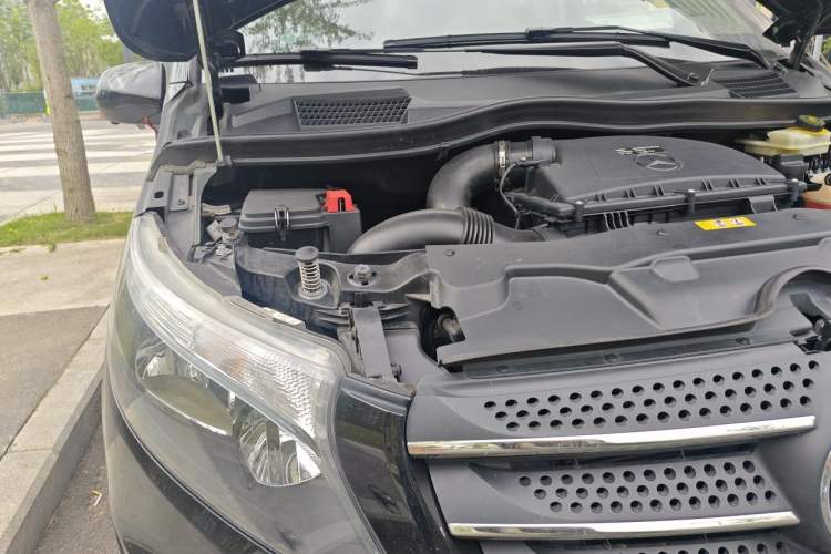Used Mercedes-Benz Vito 2018 2.0T Business Version China V Emission Standard Engine Bay Right