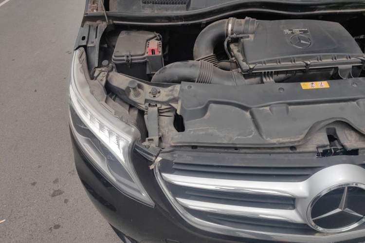 Used Mercedes-Benz Vito 2018 2.0T Business Version China V Emission Standard Engine Bay Right