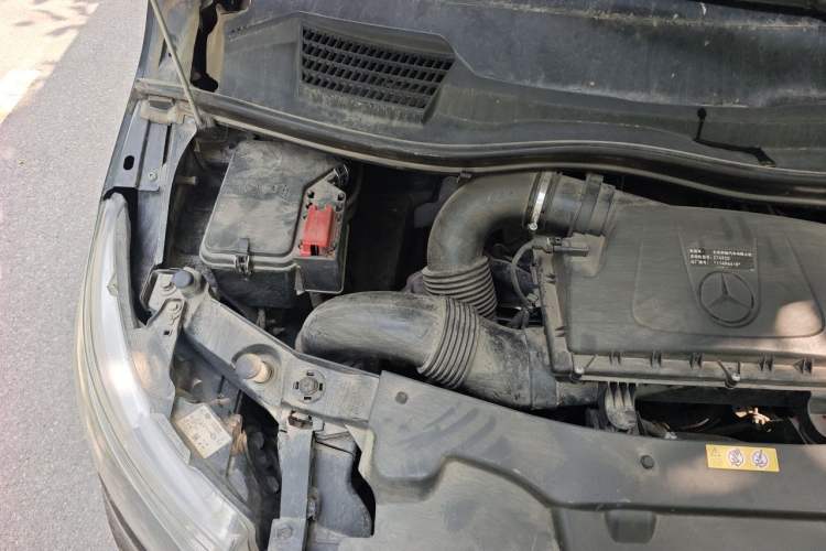 Used Mercedes-Benz Vito 2018 2.0T Business Version China VI Emission Standard Engine Bay Right