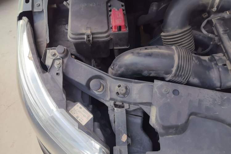 Used Mercedes-Benz Vito 2018 2.0T Business Version China V Emission Standard Engine Bay Right