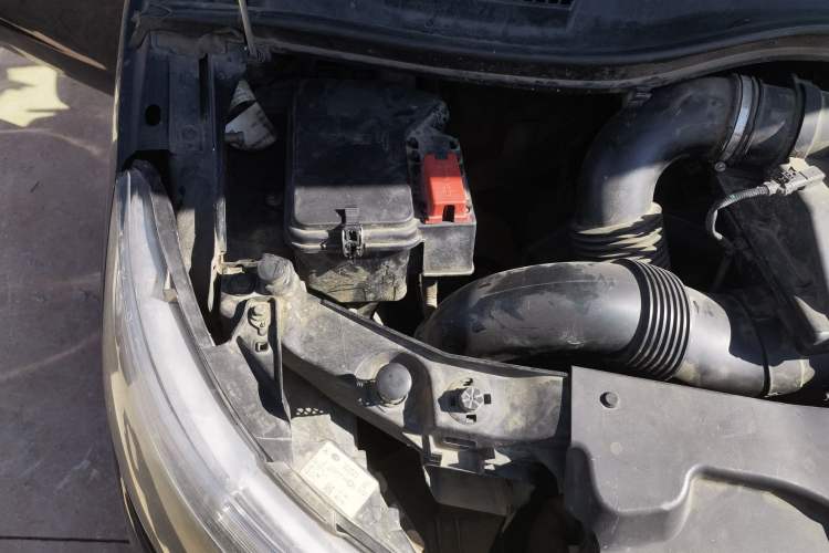 Used Mercedes-Benz Vito 2018 2.0T Business Version China VI Emission Standard Engine Bay Right
