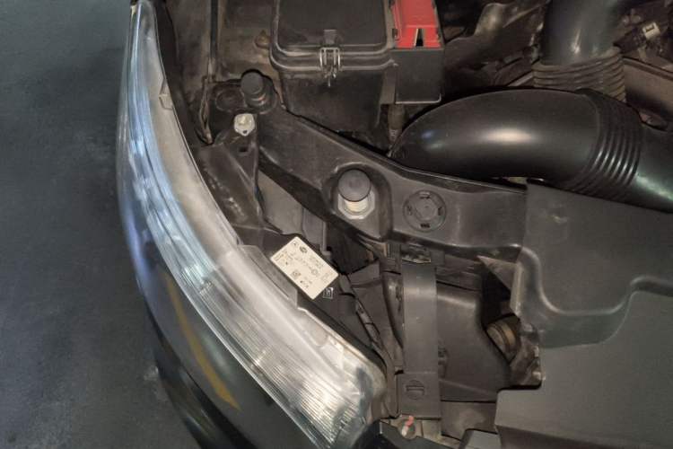 Used Mercedes-Benz Vito 2018 2.0T Business Version China VI Emission Standard Engine Bay Right