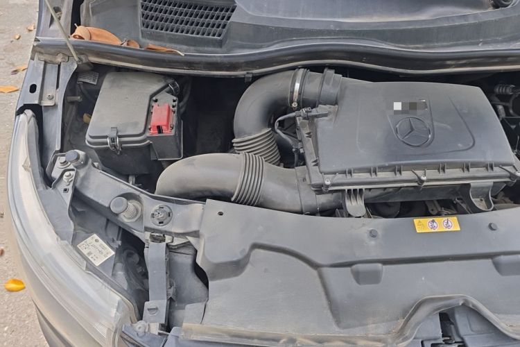 Used Mercedes-Benz Vito 2018 2.0T Business Version China VI Emission Standard Engine Bay Right
