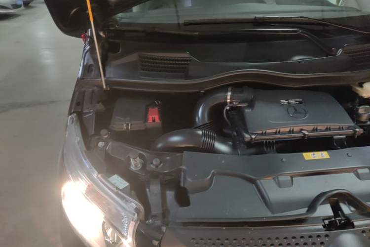 Used Mercedes-Benz Vito 2018 2.0T Elite Version 7 Seats China VI Emission Standard Engine Bay Right