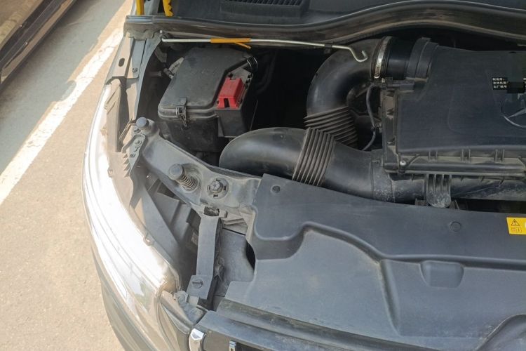 Used Mercedes-Benz Vito 2018 2.0T Business Version China VI Emission Standard Engine Bay Right