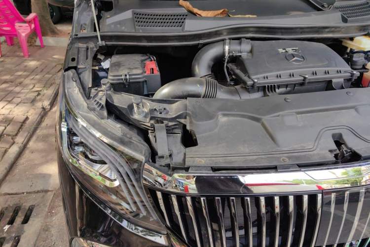 Used Mercedes-Benz Vito 2018 2.0T Business Version China VI Emission Standard Engine Bay Right
