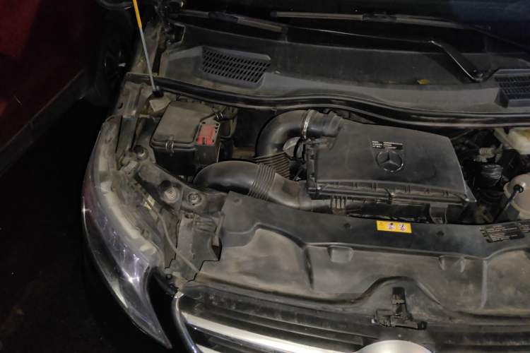 Used Mercedes-Benz Vito 2018 2.0T Business Version China V Emission Standard Engine Bay Right