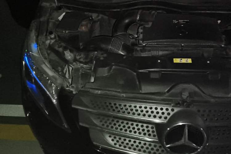 Used Mercedes-Benz Vito 2018 2.0T Business Version China VI Emission Standard Engine Bay Right