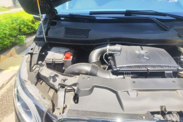 Used Mercedes-Benz Vito 2018 2.0T Business Version China V Emission Standard Engine Bay Right