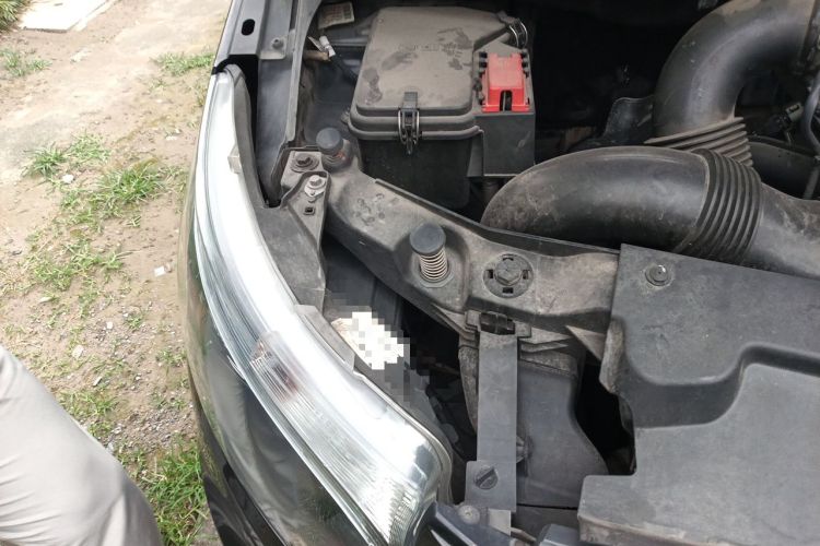Used Mercedes-Benz Vito 2018 2.0T Business Version China V Emission Standard Engine Bay Right