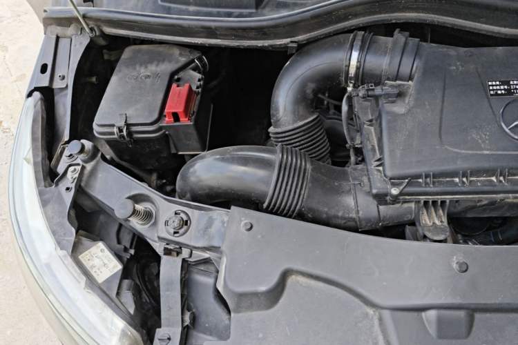 Used Mercedes-Benz Vito 2018 2.0T Business Version China VI Emission Standard Engine Bay Right