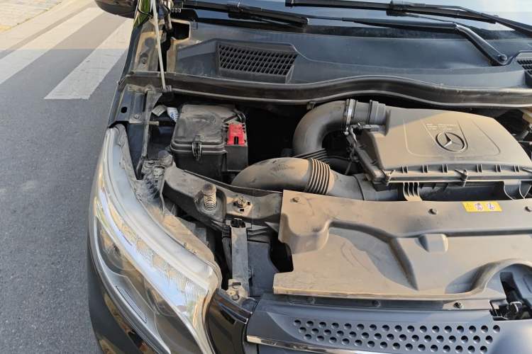 Used Mercedes-Benz Vito 2018 2.0T Business Version China V Emission Standard Engine Bay Right