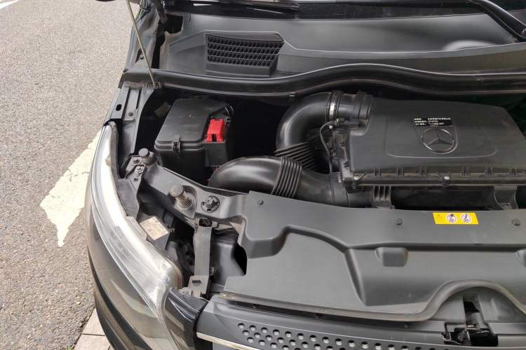 Used Mercedes-Benz Vito 2018 2.0T Business Version China V Emission Standard Engine Bay Right