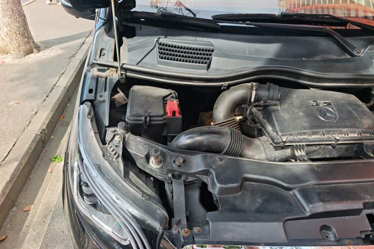 Used Mercedes-Benz Vito 2018 2.0T Business Version China V Emission Standard Engine Bay Right