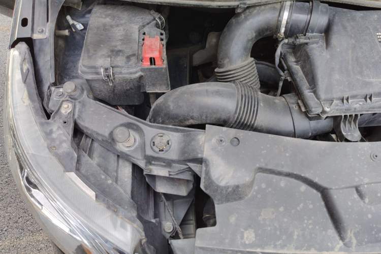 Used Mercedes-Benz Vito 2018 2.0T Business Version China VI Emission Standard Engine Bay Right