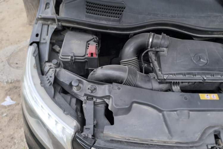 Used Mercedes-Benz Vito 2018 2.0T Business Version China V Emission Standard Engine Bay Right