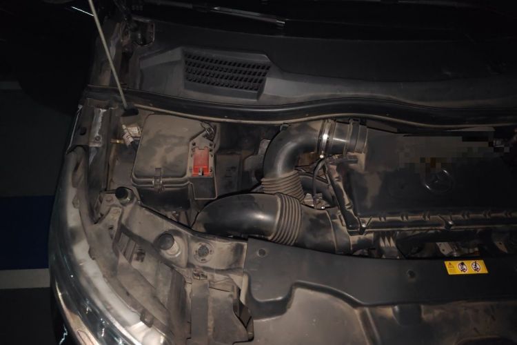 Used Mercedes-Benz Vito 2018 2.0T Business Version China VI Emission Standard Engine Bay Right