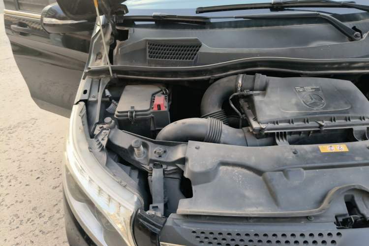 Used Mercedes-Benz Vito 2018 2.0T Business Version China VI Emission Standard Engine Bay Right