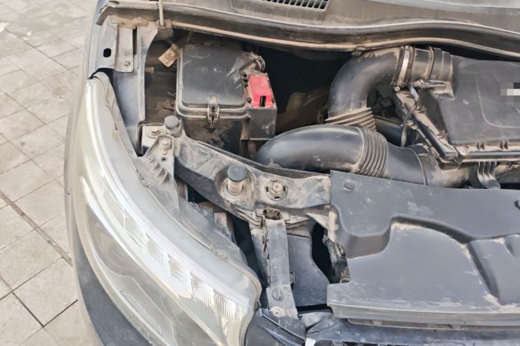 Used Mercedes-Benz Vito 2018 2.0T Business Version China VI Emission Standard Engine Bay Right