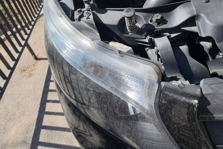 Used Mercedes-Benz Vito 2018 2.0T Business Version China V Emission Standard Engine Bay Right