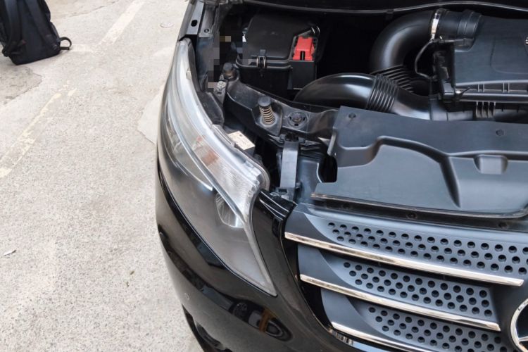 Used Mercedes-Benz Vito 2018 2.0T Business Version China VI Emission Standard Engine Bay Right