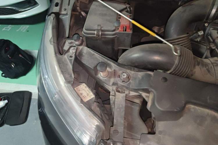 Used Mercedes-Benz Vito 2018 2.0T Business Version China VI Emission Standard Engine Bay Right