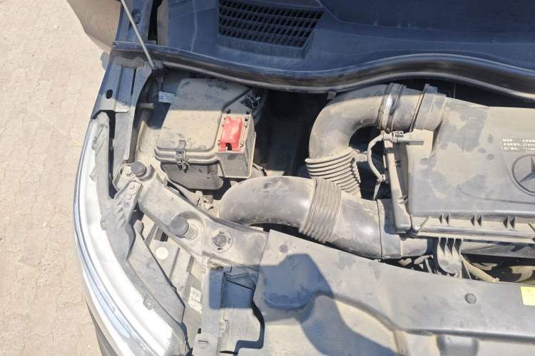 Used Mercedes-Benz Vito 2018 2.0T Business Version China VI Emission Standard Engine Bay Right