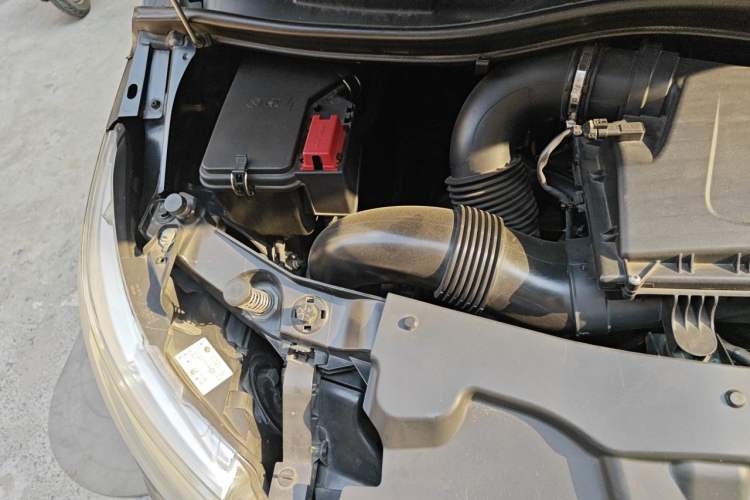 Used Mercedes-Benz Vito 2018 2.0T Business Version China VI Emission Standard Engine Bay Right
