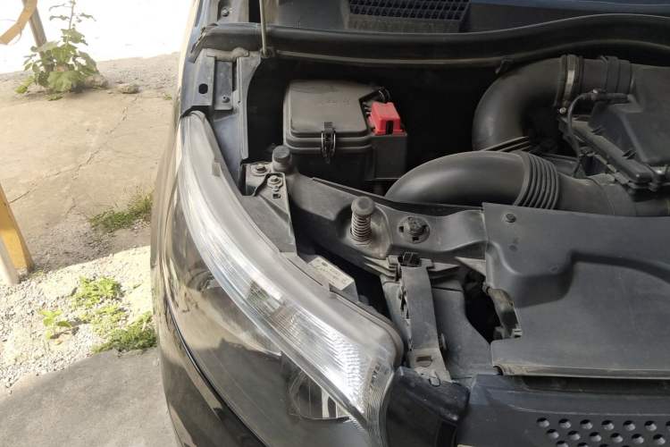 Used Mercedes-Benz Vito 2018 2.0T Business Version China VI Emission Standard Engine Bay Right
