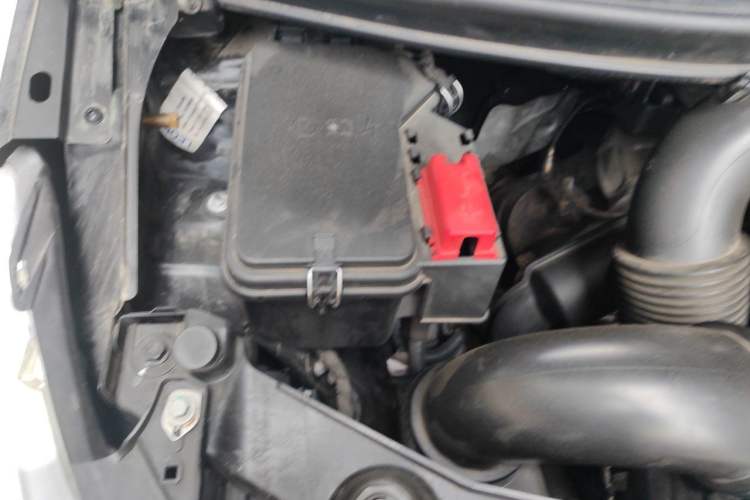 Used Mercedes-Benz Vito 2018 2.0T Business Version China V Emission Standard Engine Bay Right