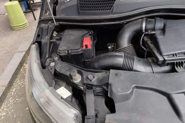 Used Mercedes-Benz Vito 2018 2.0T Business Version China V Emission Standard Engine Bay Right