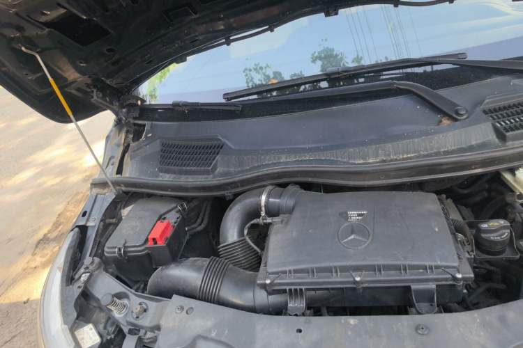Used Mercedes-Benz Vito 2018 2.0T Business Version China VI Emission Standard Engine Bay Right