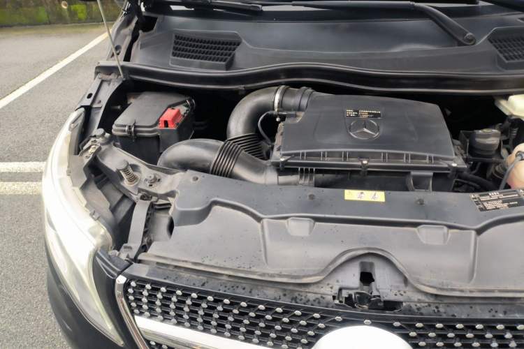 Used Mercedes-Benz Vito 2018 2.0T Business Version China VI Emission Standard Engine Bay Right