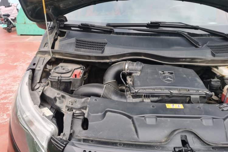 Used Mercedes-Benz Vito 2018 2.0T Business Version China VI Emission Standard Engine Bay Right