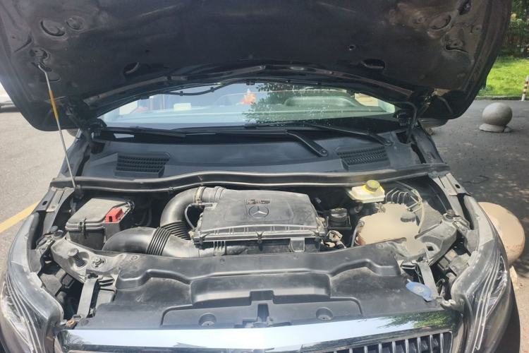 Used Mercedes-Benz Vito 2018 2.0T Business Version China VI Emission Standard Engine Bay