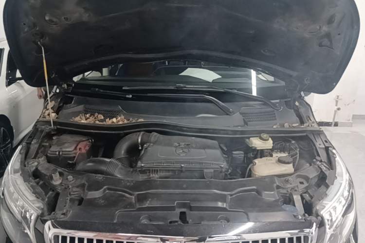 Used Mercedes-Benz Vito 2018 2.0T Business Version China V Emission Standard Engine Bay