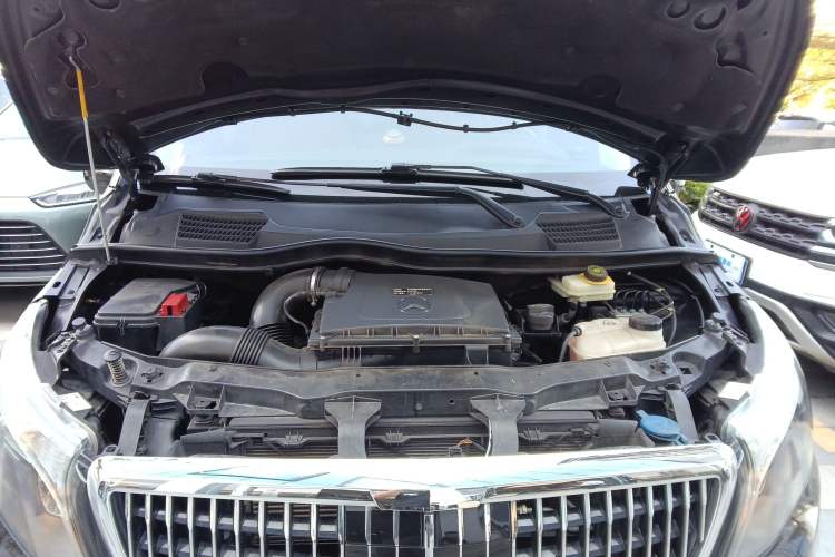 Used Mercedes-Benz Vito 2018 2.0T Business Version China VI Emission Standard Engine Bay